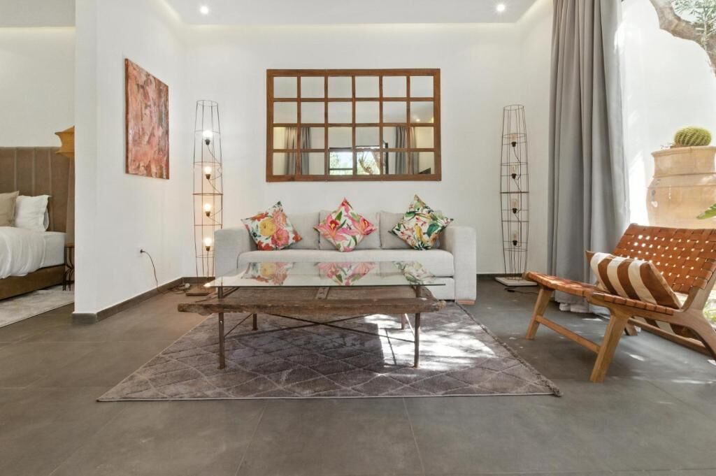 Habitación Deluxe doble, balcón, vistas al patio | Zona de estar