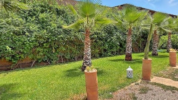 Chambre Double Deluxe, balcon, vue cour intérieure | Enceinte de l’hébergement