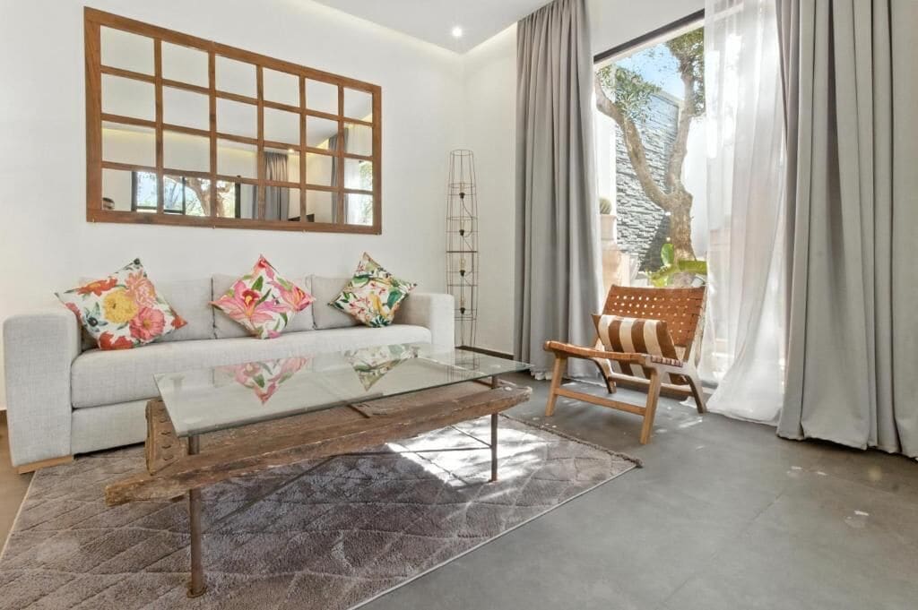 Deluxe Double Room, Balcony, Courtyard View | Living area