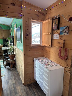 Interior - Cabin in Catskill (Greenville)