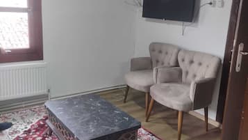 Nhà dành cho gia đình, quang cảnh thành phố, khu vực vườn | Khu phòng khách