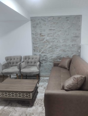 Casa familiar, 2 habitaciones, patio, vista al jardín | Interior