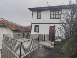 Maison Familiale, 2 chambres, patio, vue jardin | Extérieur