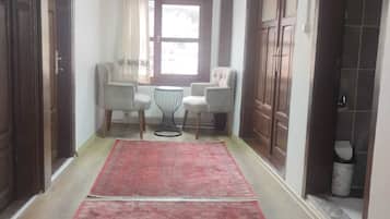 Nhà dành cho gia đình, quang cảnh thành phố, khu vực vườn | Nội thất