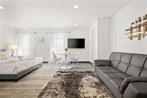 Living area - Updated Studios with Kitchenette in South Miami (South Miami)