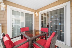 Outdoor dining - Wildwood Crest Condo 1 Block from the Beach (Wildwood)