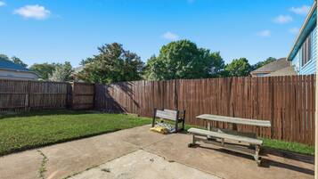 House, Patio | Outdoor dining