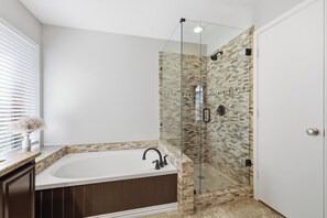 Bathroom - Luxe 3B Cozy and 5-Star Stay in Frisco (Frisco)