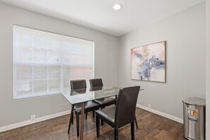 Casa, patio | Restaurantes