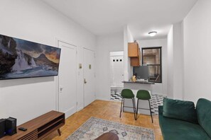 TV, offices - 1727-2RS | 1BR in the Upper East Side (New York)