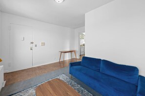 Smart TV - NY-11-7 Cozy 1BR 1BATH In East Village (New York)