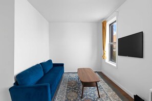 Smart TV - NY-11-7 Cozy 1BR 1BATH In East Village (New York)