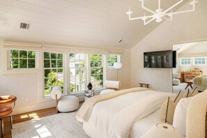 8 bedrooms, desk, iron/ironing board, WiFi