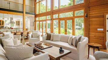Smart TV, fireplace, stereo
