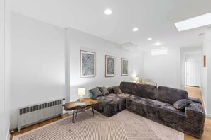 Smart TV - 105-1B 4BR in the Heart of the East Village (New York)