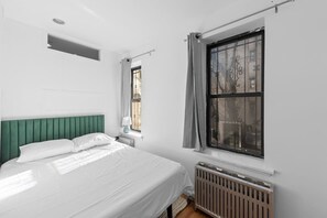 4 bedrooms, iron/ironing board, free WiFi - 105-1B 4BR in the Heart of the East Village (New York)