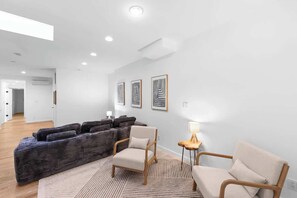 Interior - 105-1B 4BR in the Heart of the East Village (New York)