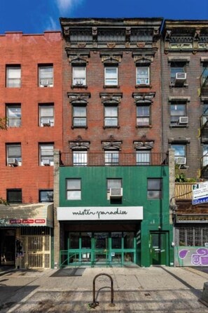 Exterior - 105-1B 4BR in the Heart of the East Village (New York)