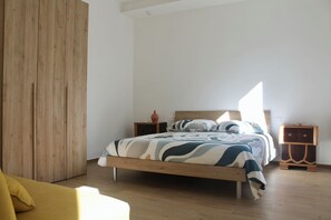 2 slaapkamers, een strijkplank/strijkijzer, gratis wifi, beddengoed