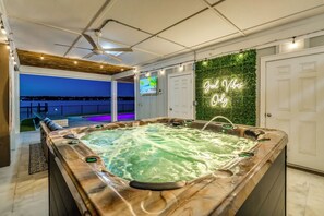 Interior - Private heated POOL and Hot Tub. 5 min walk2beach (Gulf Shores)