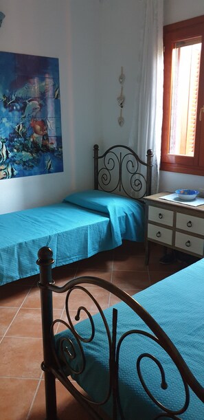 2 bedrooms, iron/ironing board, free WiFi, bed sheets - Very close to the Cinta beach house with large lawn garden. (San Teodoro)