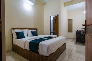 Phòng Executive, quang cảnh thành phố | Bàn, khu vực làm việc phù hợp cho laptop