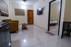 Deluxe Room | Desk, laptop workspace, free WiFi - Aeronest Residency (Kondotti)