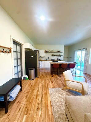 Interior - The Cedar Guesthouse (Moscow)