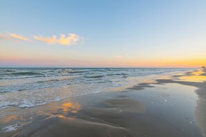 Beach nearby - Private Pool|Pets Welcome|Walk to Beach! (Port Aransas)