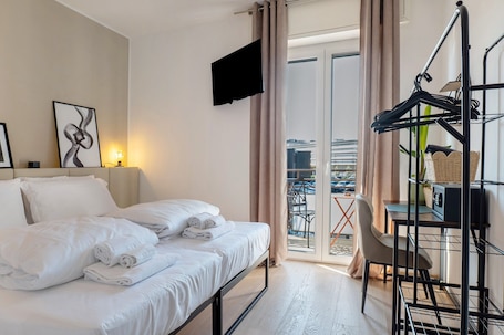 1 bedroom, WiFi, bed sheets. Suite Adige with Private Terrace, Wi-Fi and Air Conditioning