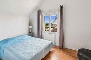 4 chambres, fer et planche à repasser