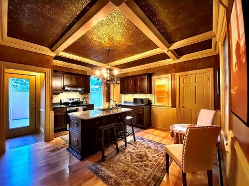 Uniquely Charming "Downeastah" apartment in the heart of Machias