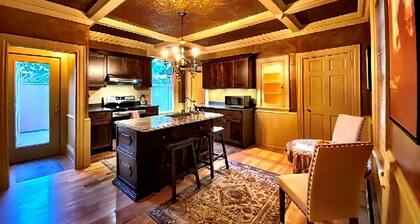 Uniquely Charming "Downeastah" apartment in the heart of Machias