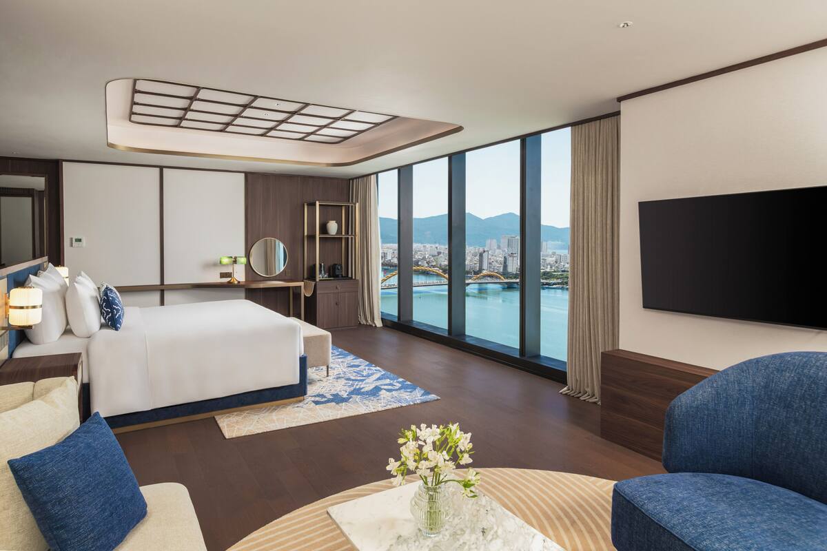 Suite, Corner (Han River) | Hypo-allergenic bedding available, minibar (some free items)