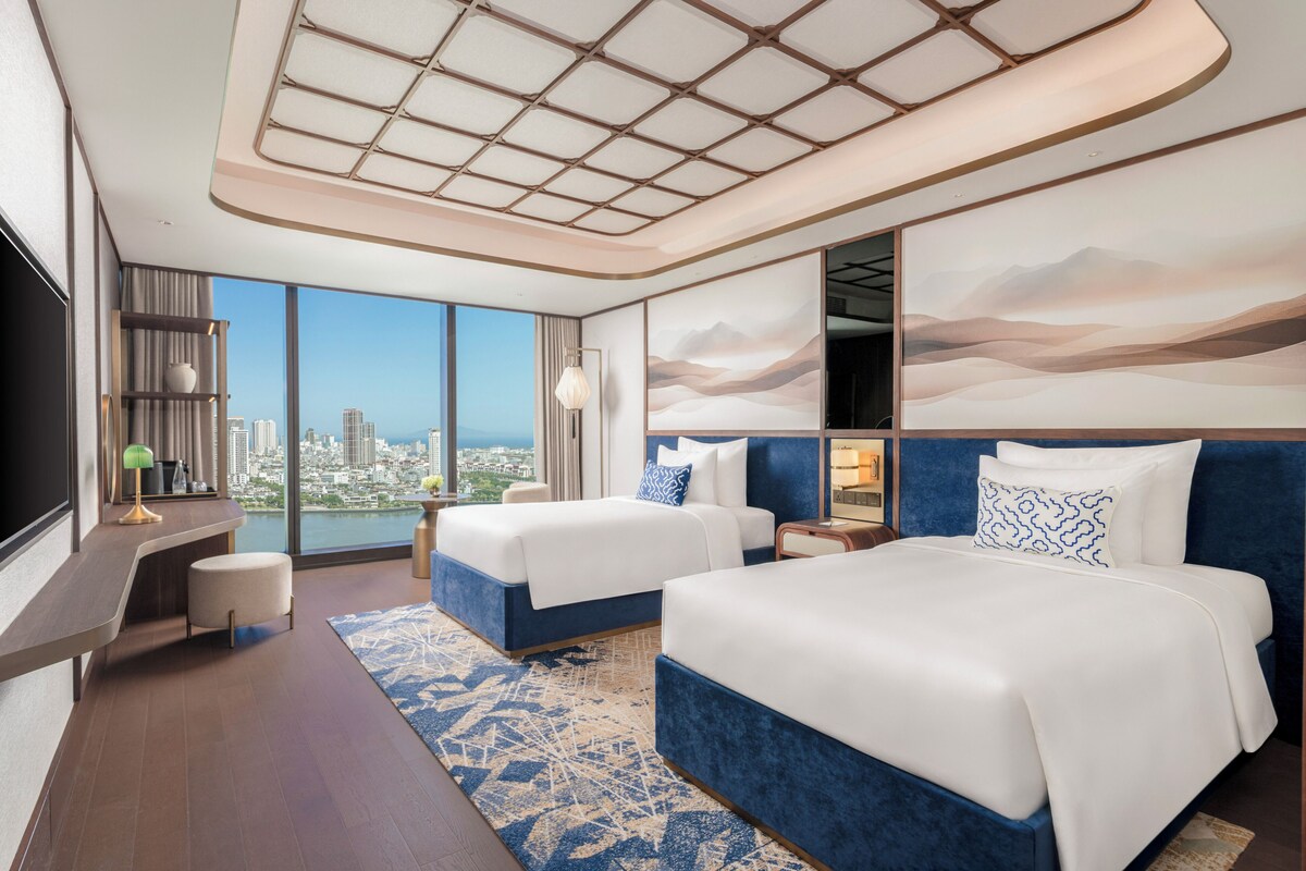 Deluxe Room, 1 Twin Bed (Han River View) | Hypo-allergenic bedding available, minibar (some free items)