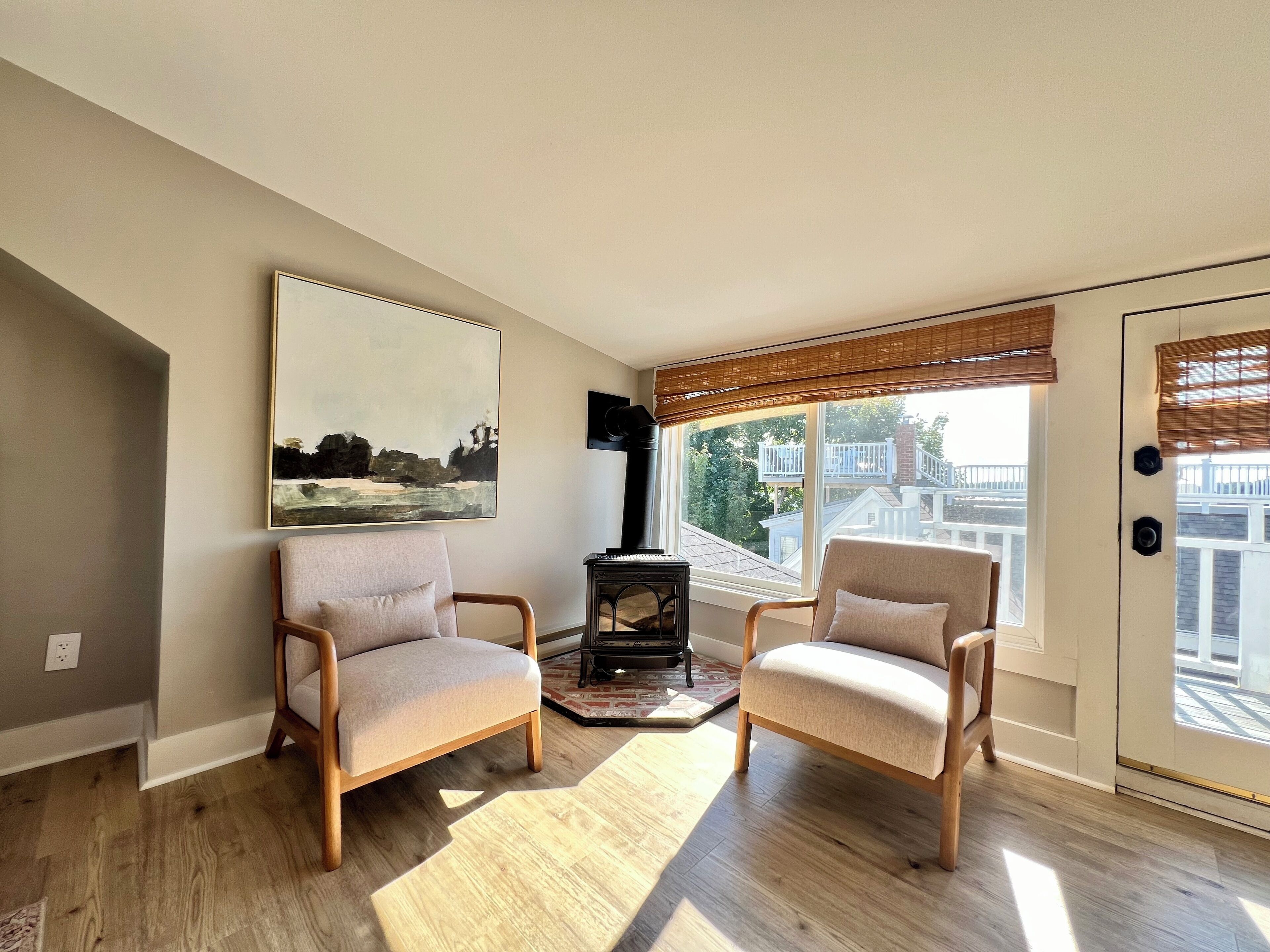 智能电视、壁炉、书