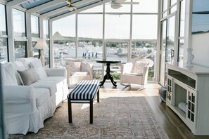 Smart TV, fireplace, books