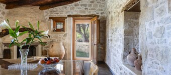 Laga 1577 Traditional Stonehouse, a cozy retreat
