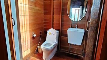 Chambre Simple, balcon, vue montagne | Salle de bain