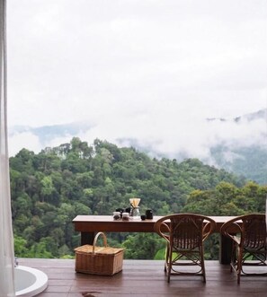 Einzelzimmer, Balkon, Bergblick | Speisen im Freien