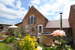 Terrace/patio - The Hayloft (Holt Heath)