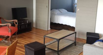 St Malo 100 m from Plage Du Val Rothéneuf, sea view.