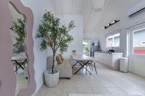 Interior - Moderne studio Sea met zwembad en centraal gelegen (Noord)