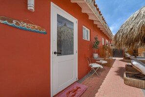 Terrace/patio - Moderne studio Sea met zwembad en centraal gelegen (Noord)