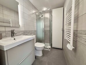 Suihku, hiustenkuivaaja