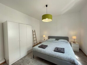 3 sovrum, skrivbord, resesäng och wi-fi