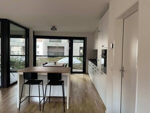 Dining - Perfect connected to Downtown, Airport & Highway (Basel)