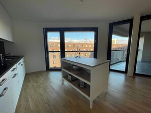 Fridge, oven, stovetop, dishwasher - Modern Apt. near City & Airport Basel (Basel)