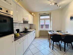 Fridge, oven, stovetop, electric kettle