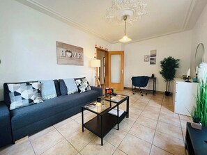 TV, offices - GF Central 2 BR w/ Living room + 5mn from Basel (Saint-Louis)